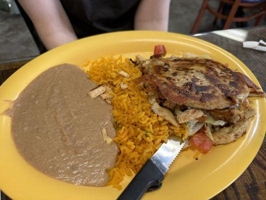 Gordita platter with fajitas