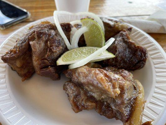 Masas de puerco fritas - fried pork chunks