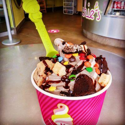 what's gonna be in your mix this weekend? #smiles #mixologist #menchiesfroyo