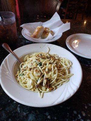 Linguine with Garlic and Oil