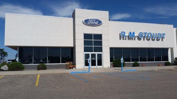 Welcome to RM Stoudt, your premier area Ford, Lincoln, Chrysler, Dodge, Jeep and RAM dealership.  RM Stoudt, for the BEST value since 1941.