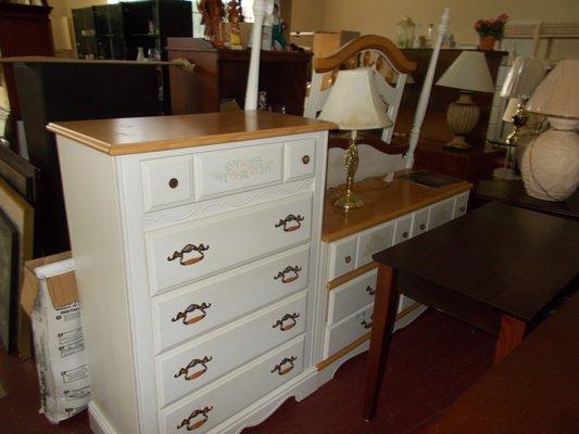 3 piece queen bedroom set 5 drawer chest 9 drawer dresser +with mirror also head board 285