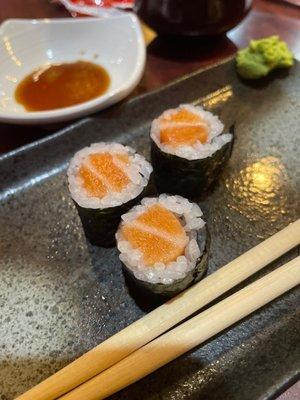 Salmon roll (8)