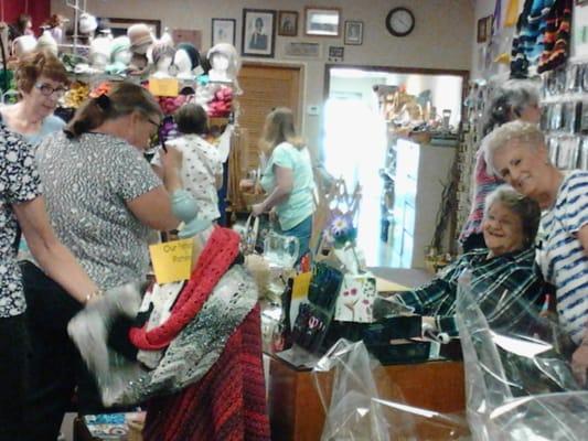 Dottie Petersen and Pat during Yarn Crawl.