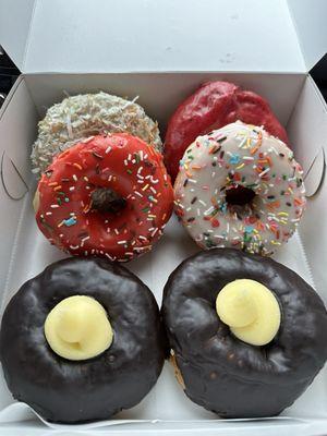 Boston cream, Homer (strawberry glaze with sprinkles), Vanilla Willy (vanilla with sprinkles), Lime Coconut, Blueberry Lemonade