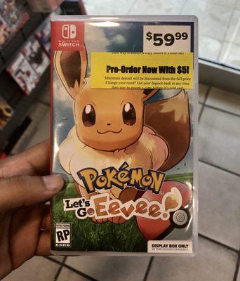 Pokémon: Let's Go, Eevee! Display Box.