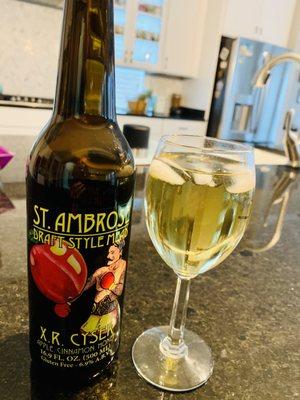 Finally drinking this apple pie mead! It is delicious!