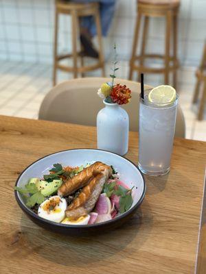 Salmon Quinoa Bowl and lavender lemonade / ig: @joyyeats