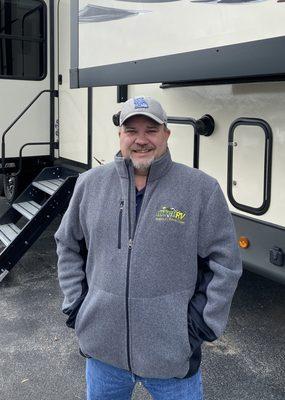 Lonnie (sales consultant) is from Delaware and has worked in every aspect of the RV industry from Tech to sales.