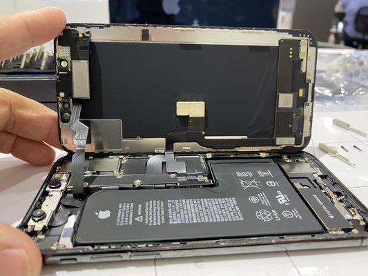 iPhone XS lcd replacement