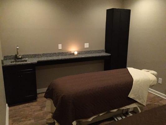 Focused on wellness with single and couples' treatment rooms