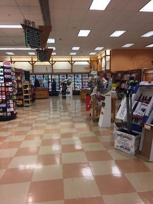 Roche Bros of Acton -- 387 Massachusetts Avenue / Route 111, Acton              Interior