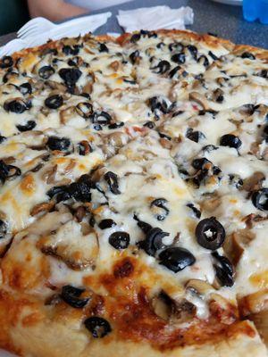 Large mushroom, black olive extra cheese