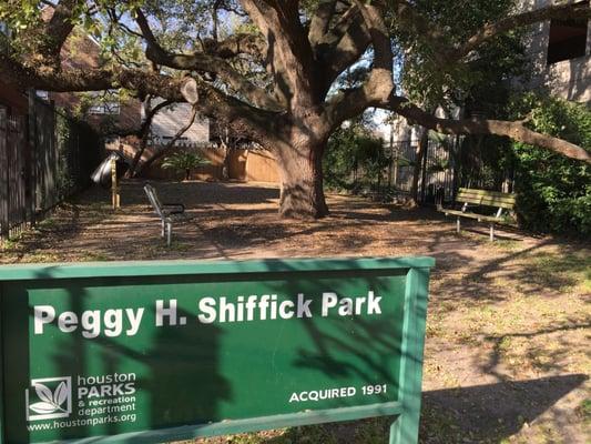 This is the entire park. There is really not much to it. Just an empty lot. Perfect for dogs to use the restroom.