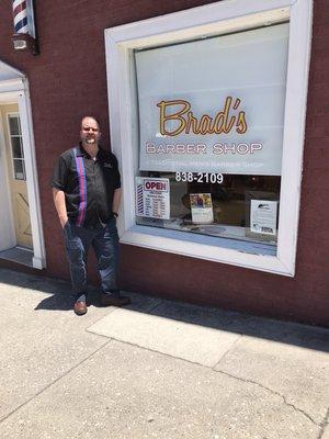 Brad Angell has been cutting hair sense 2009. He got his license from Master's Barber and Styling College in Mount Juliet, Tennessee.