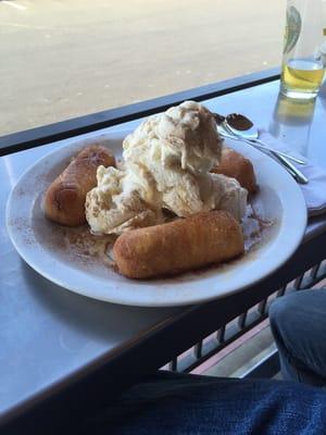 The amazing deep fried Twinkies.