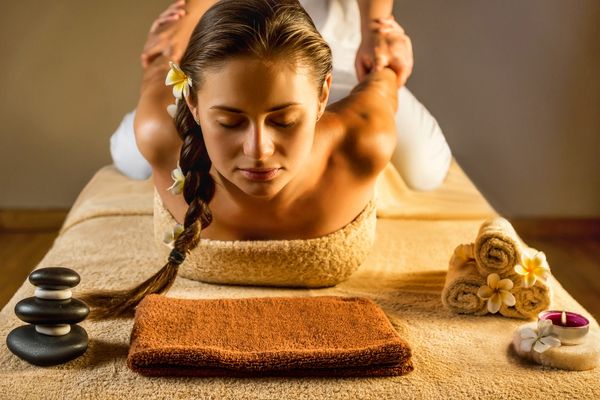 CLOUD9 Signature Massage:A combination of deep tissue,the rhythmic stretches of Thai inspired massage movements and hot stone techniques.