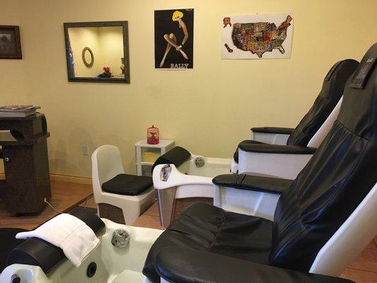 Salon has 4 spa pedicure chairs