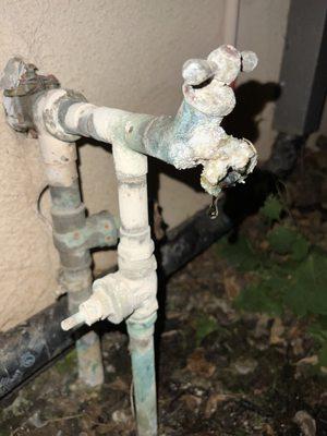 Old corroded copper pipes that sprung a leak and needed help!