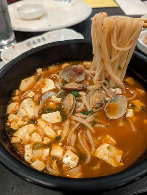 Clam tofu stew with kalguksu noodles (level 4 spicy)