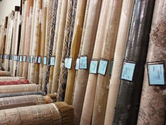 We have 200-250 wool, nylon, sisal and wool blend carpet rolls in stock.