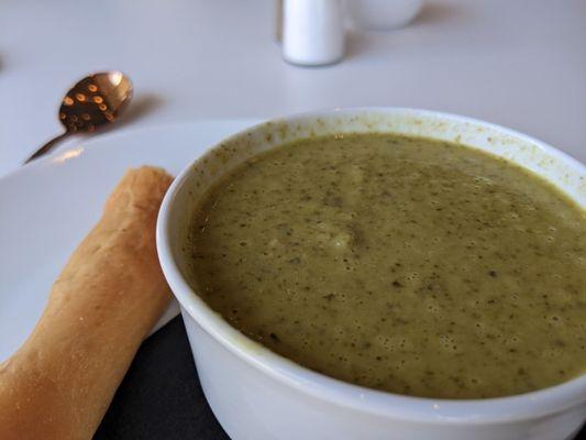 Broccoli cheddar soup w/bread to dip