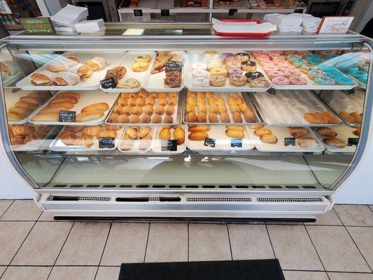 So many choices of Kolaches,  the jalapeño kountry boy is best.