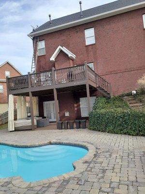 Pressure washing in pool