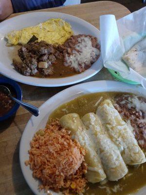 Chili verde con carne. Green chili chicken enchiladas.