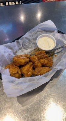 40 cent wing Wednesday. Honey garlic boneless of course. Saucy and juicy, just how I like it.