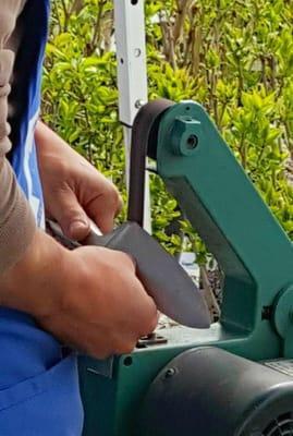 Regular kitchen use can leave your blade uneven near the bolster. Here, Tomas takes down the bolster to match the blade.