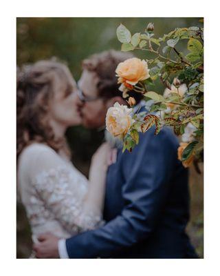 Mendocino wedding first kiss.