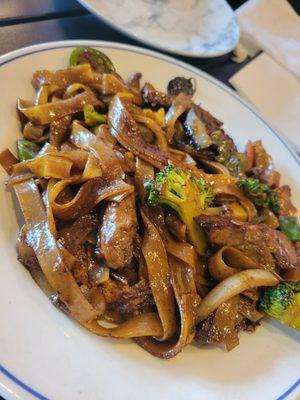 Beef drunken noodle