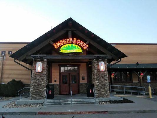 Smokey bones entrance in Taunton, MA