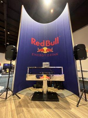 7 Eleven trade show #djearwaxxx #redbull