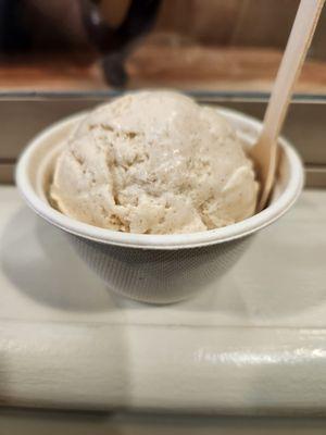 Cinnamon ice cream