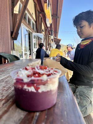 A "wake up call"  for my grandson and the a yampa Acai bowl for me hit the spot. Yum-O!