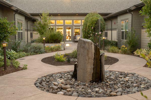 Waterhouse Ridge Memory Care courtyard in Beaverton, Oregon