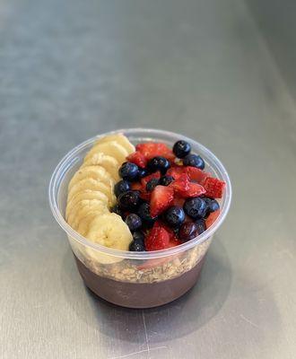 Very berry açaí bowl