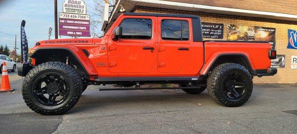 Here is a new Jeep Gladiator Rubicon that we put on a JKS 3.5 suspension lift