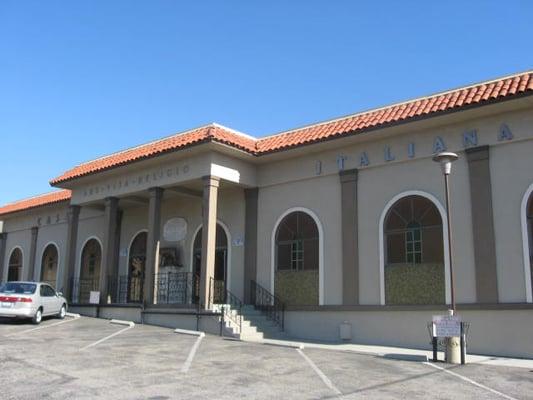 Casa Italiana, and the parking lot.  As one can expect, round headed windows prevail.