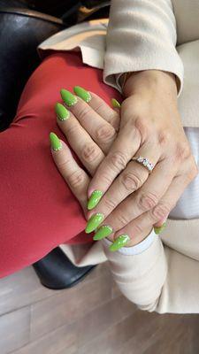 Sour apple green nails either dots.