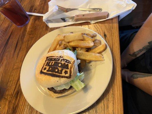 Hamburger with fries