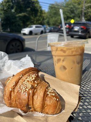 Zataar croissant and latte