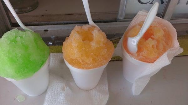 From left: green apple, tangerine, and mango.