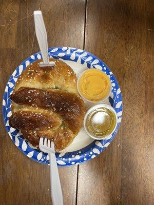 Easily the best hot pretzel I've ever had! Paired well with the sweet mustard dip and cheese.