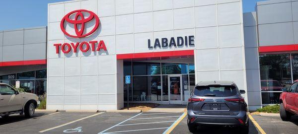 Labadie Toyota at 909 N Euclid Ave - Bay City, MI 48706