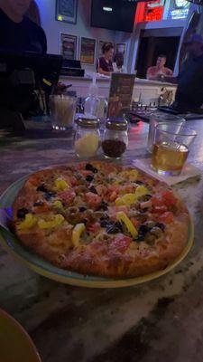 Small Greek pizza with chicken