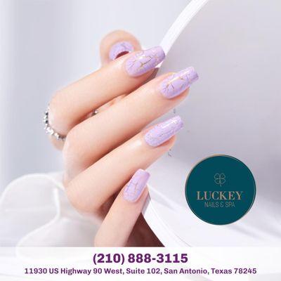 Embrace the chic cracked purple nails for a stunning summer look! 
ℬℴℴ ℴ ℴℯ ℴ