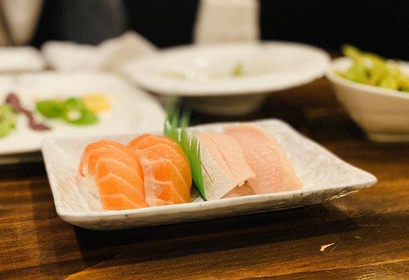 Salmon nigiri, hamachi nigiri